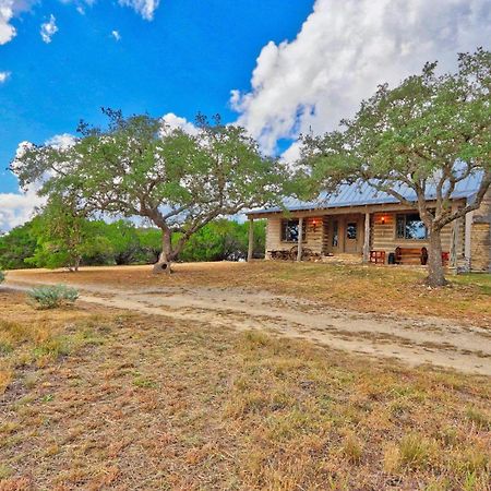 Log Cabin At Old Glory Ranch Wimberley Exteriör bild