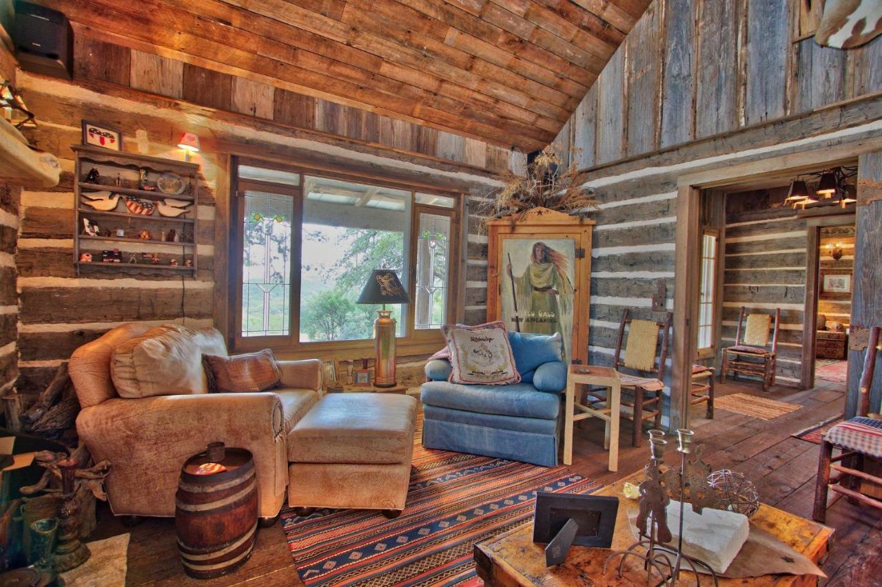 Log Cabin At Old Glory Ranch Wimberley Exteriör bild