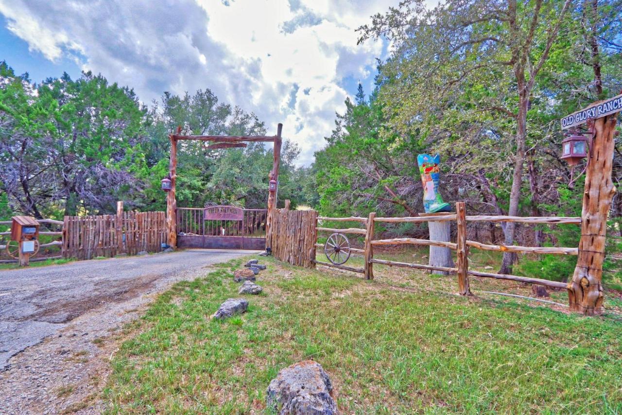 Log Cabin At Old Glory Ranch Wimberley Exteriör bild