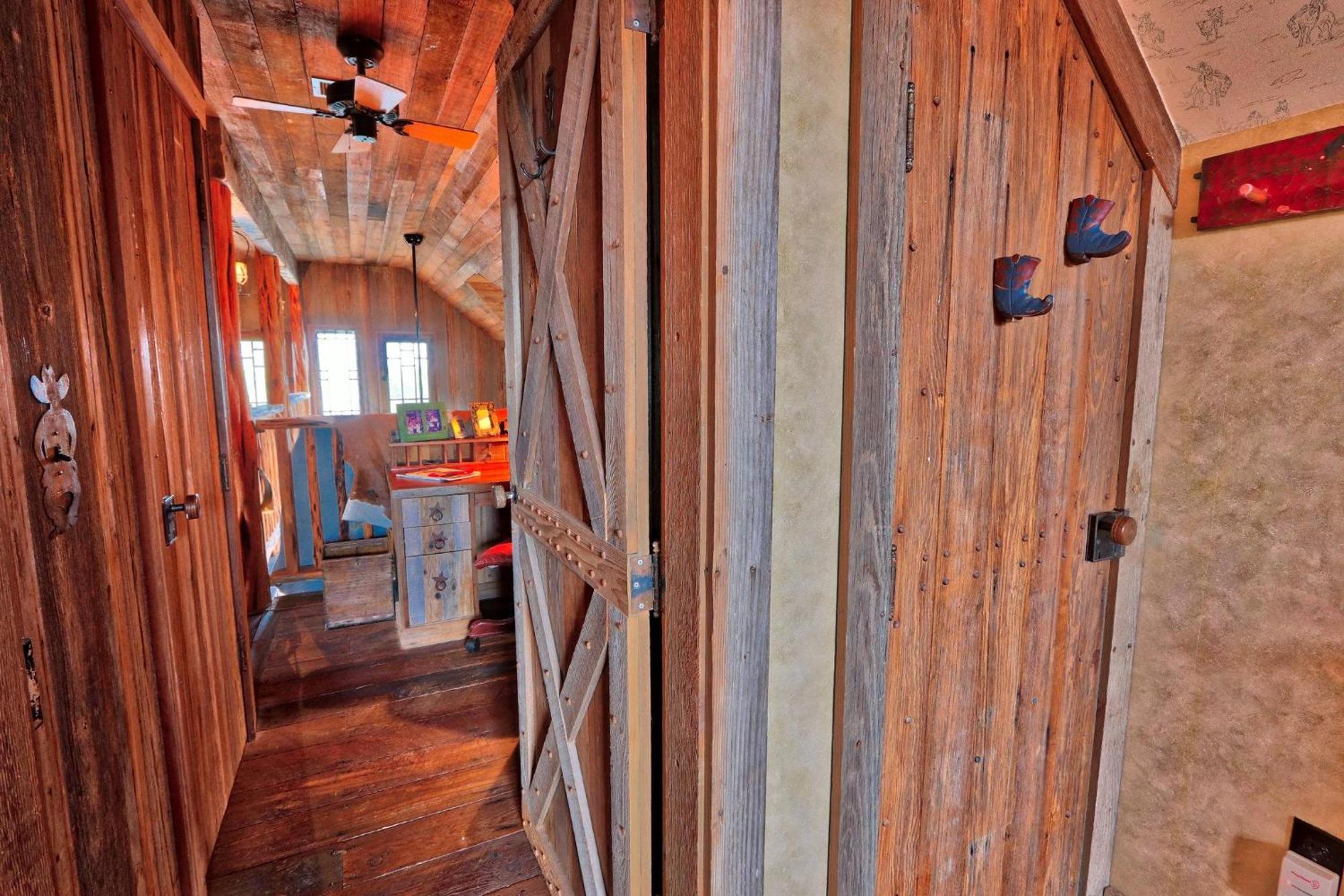 Log Cabin At Old Glory Ranch Wimberley Exteriör bild