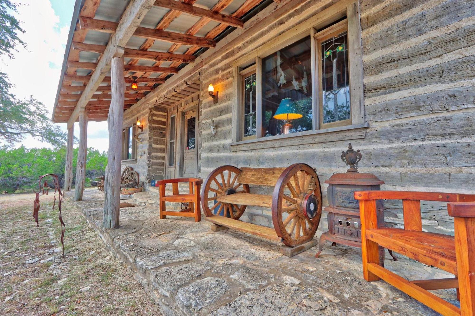 Log Cabin At Old Glory Ranch Wimberley Exteriör bild
