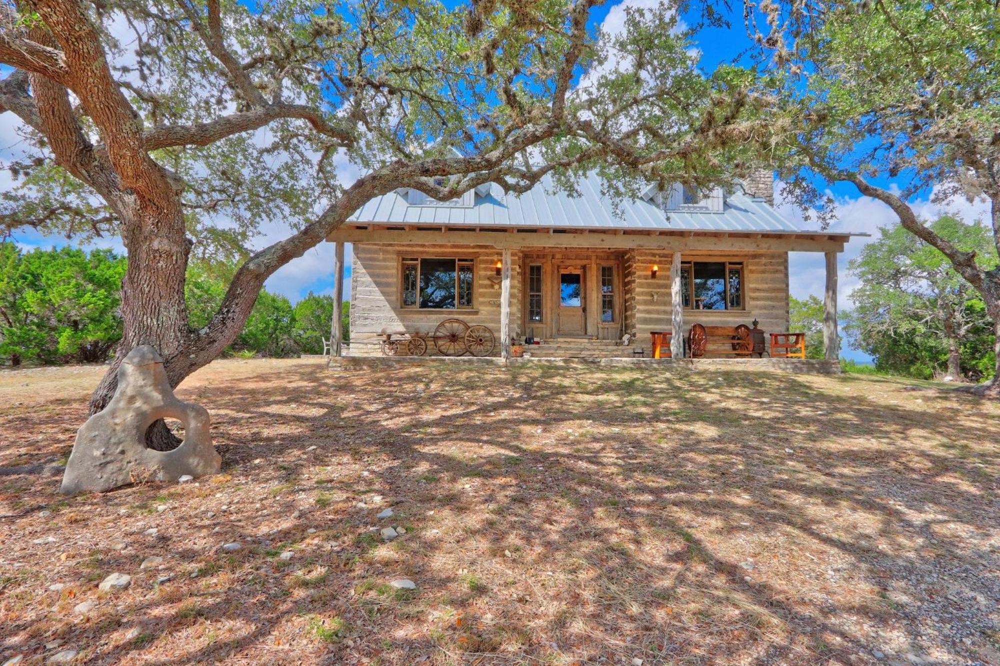 Log Cabin At Old Glory Ranch Wimberley Exteriör bild