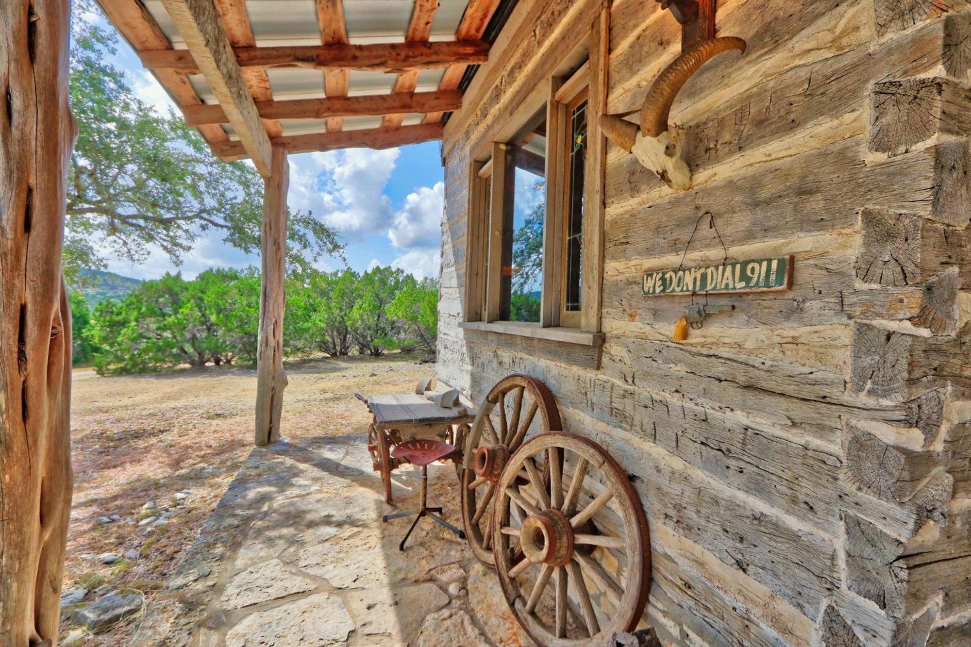 Log Cabin At Old Glory Ranch Wimberley Exteriör bild