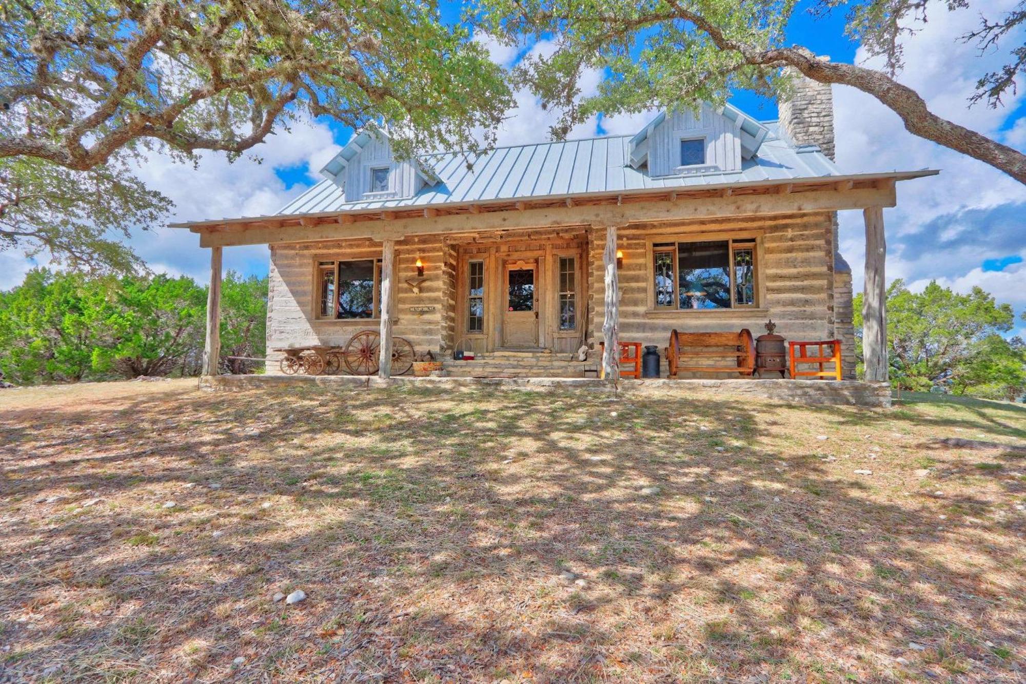 Log Cabin At Old Glory Ranch Wimberley Exteriör bild