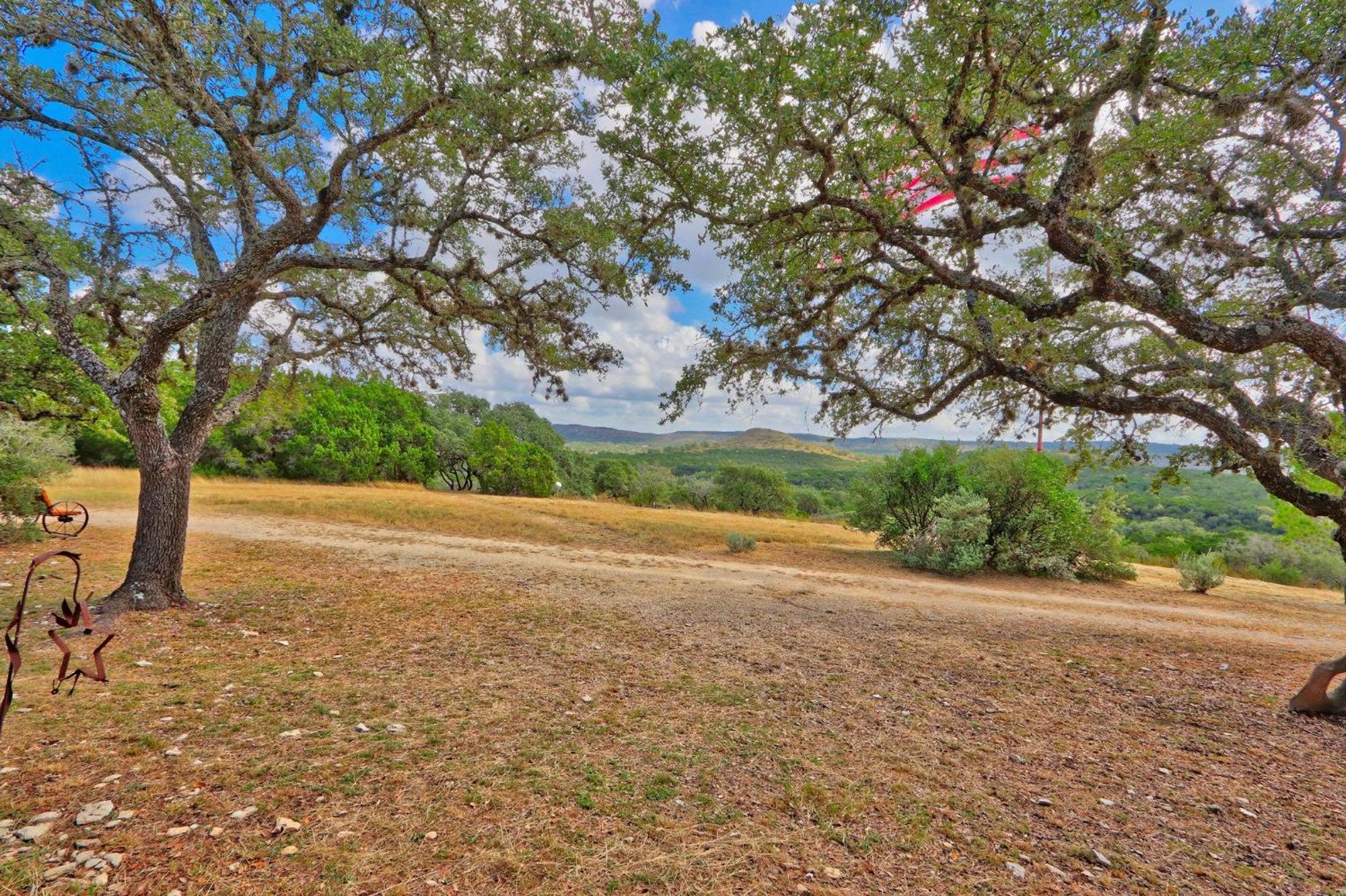 Log Cabin At Old Glory Ranch Wimberley Exteriör bild