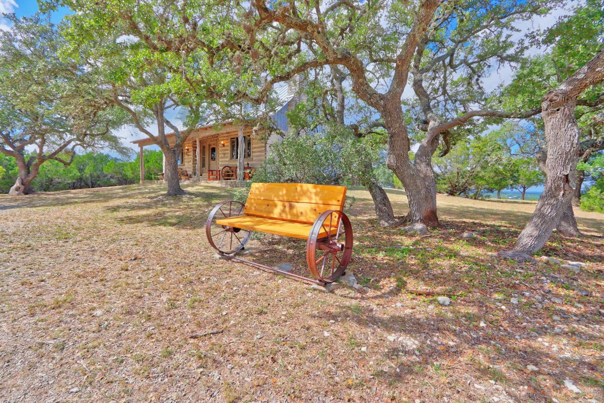 Log Cabin At Old Glory Ranch Wimberley Exteriör bild